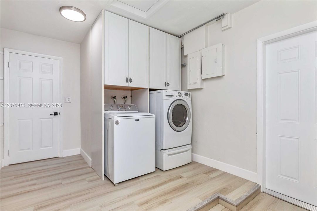 For Rent: $5,500 (5 beds, 2 baths, 2244 Square Feet)