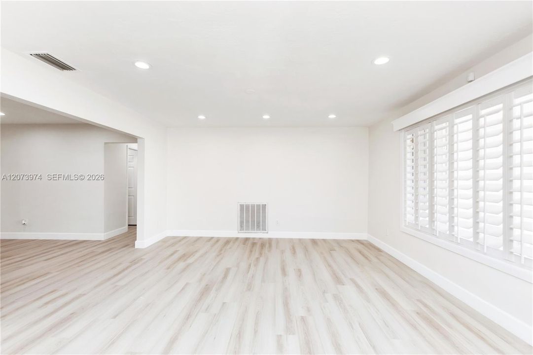 For Rent: $5,500 (5 beds, 2 baths, 2244 Square Feet)