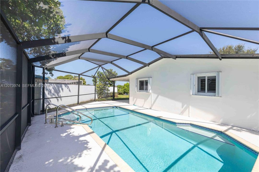 For Rent: $5,500 (5 beds, 2 baths, 2244 Square Feet)