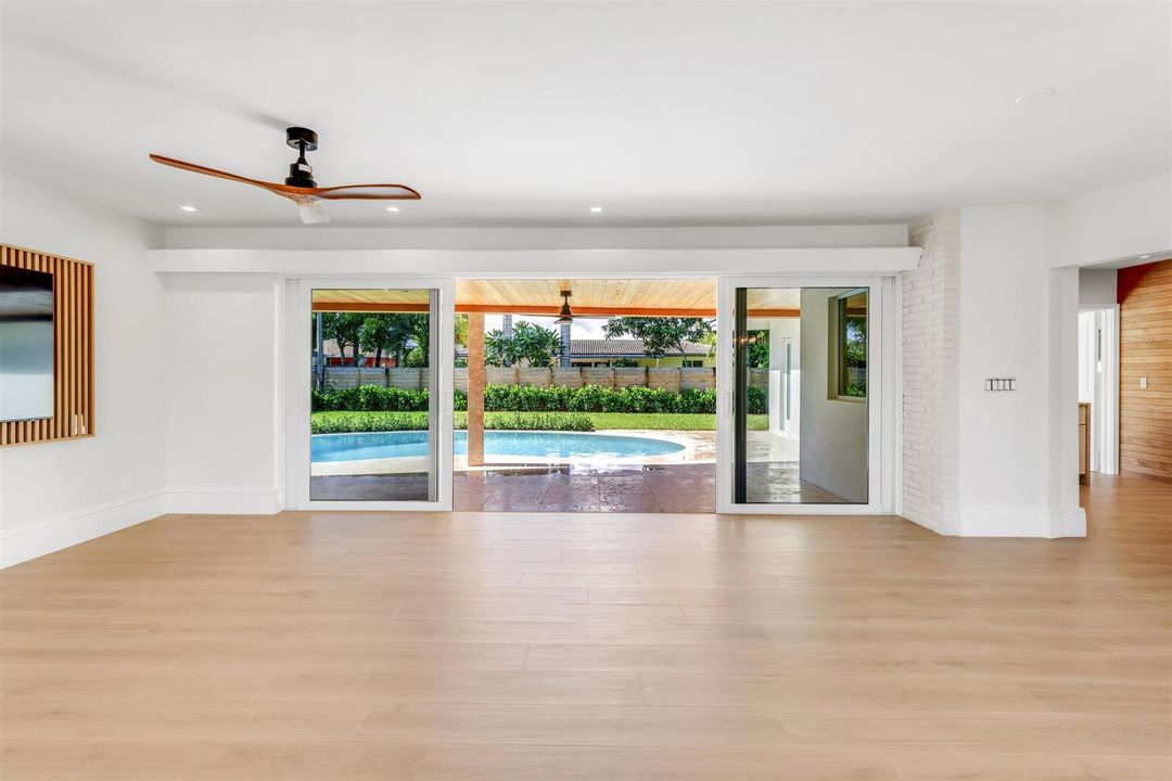 LIVING_ROOM_TO_POOL_1