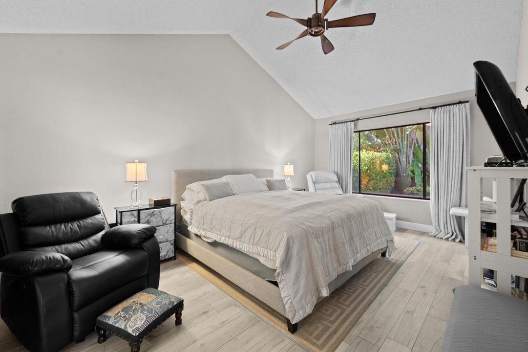 MAIN BEDROOM
