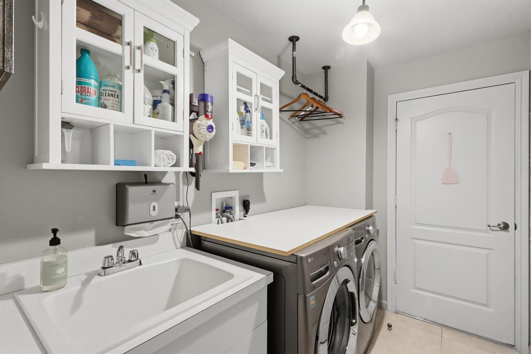 37_35. laundry room