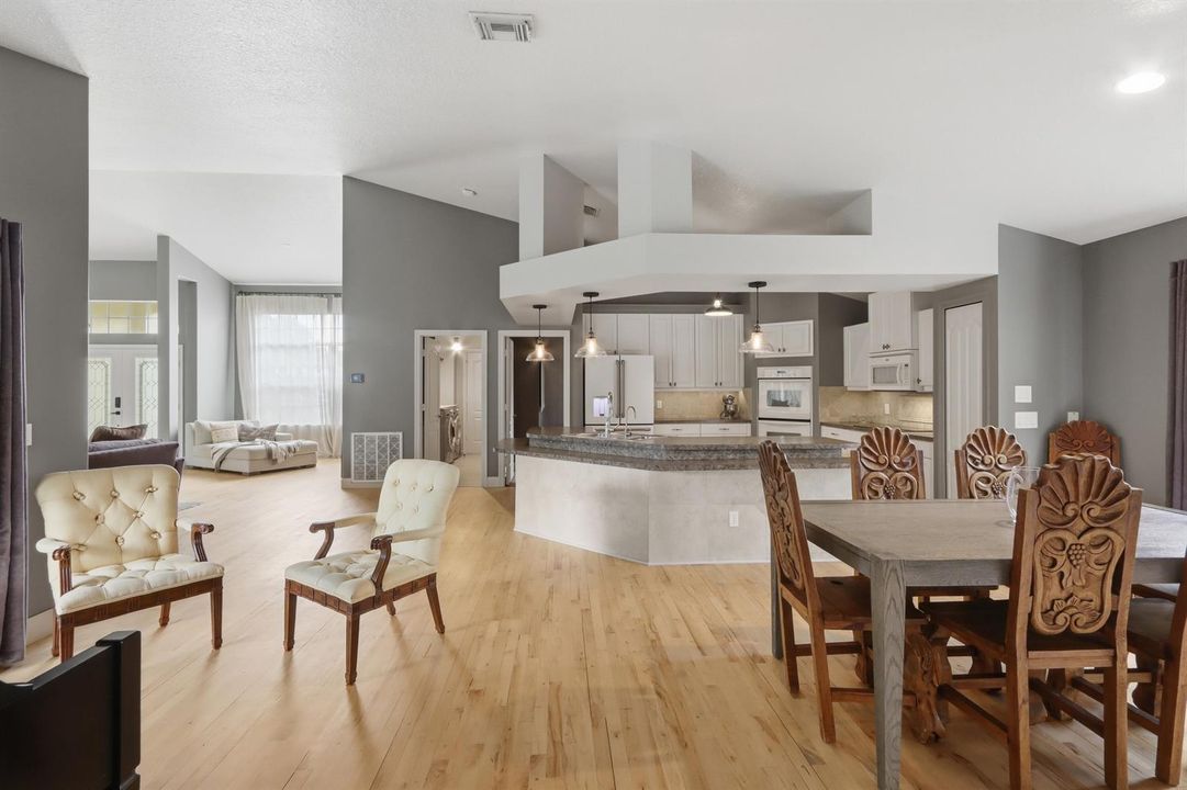24_22. dining room & kitchen