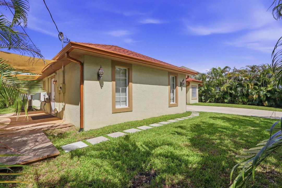 5_5. front exterior