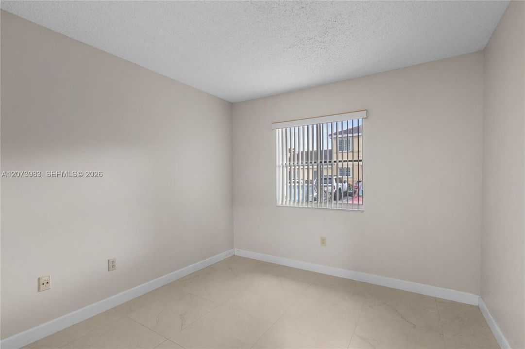 For Rent: $2,250 (3 beds, 2 baths, 1050 Square Feet)