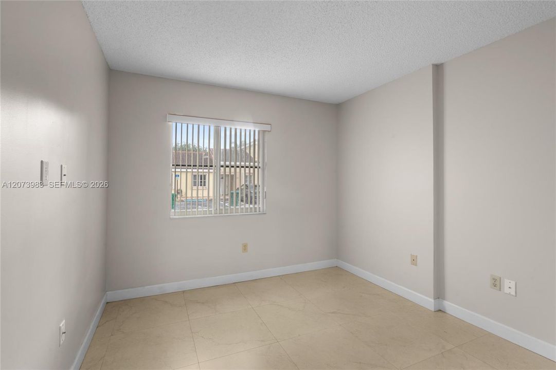 For Rent: $2,250 (3 beds, 2 baths, 1050 Square Feet)