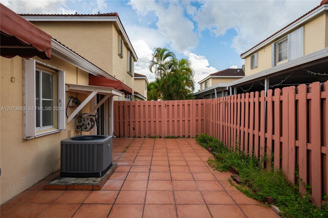 For Rent: $2,250 (3 beds, 2 baths, 1050 Square Feet)