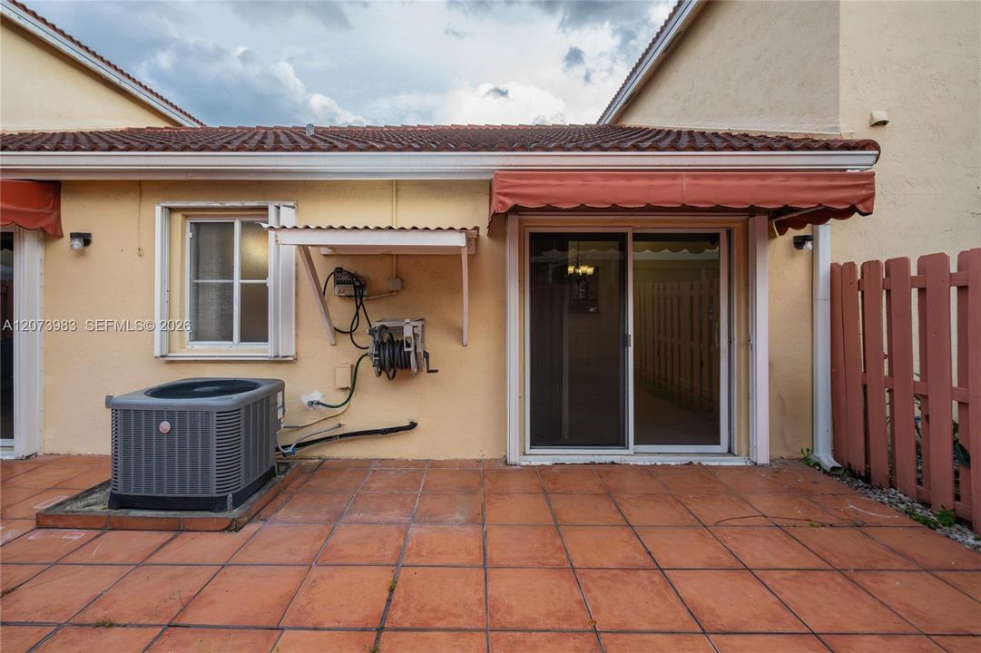 For Rent: $2,250 (3 beds, 2 baths, 1050 Square Feet)