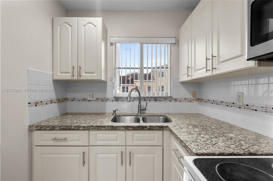 For Rent: $2,250 (3 beds, 2 baths, 1050 Square Feet)