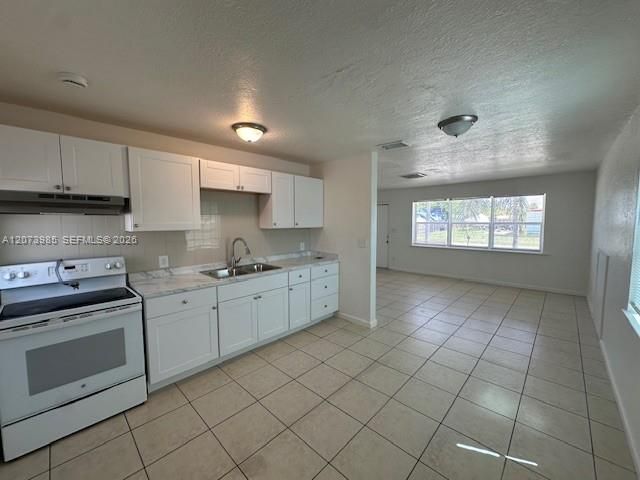 For Rent: $2,600 (3 beds, 1 baths, 936 Square Feet)
