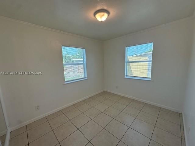 For Rent: $2,600 (3 beds, 1 baths, 936 Square Feet)