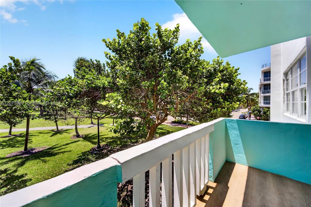 For Sale: $890,000 (1 beds, 1 baths, 640 Square Feet)
