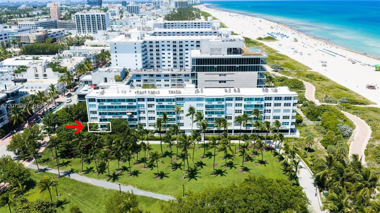 For Sale: $890,000 (1 beds, 1 baths, 640 Square Feet)