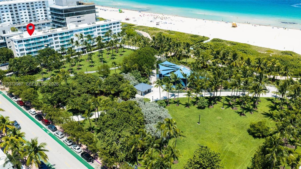 For Sale: $890,000 (1 beds, 1 baths, 640 Square Feet)