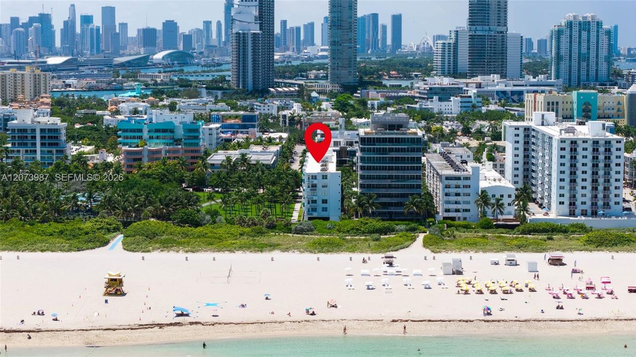 For Sale: $890,000 (1 beds, 1 baths, 640 Square Feet)