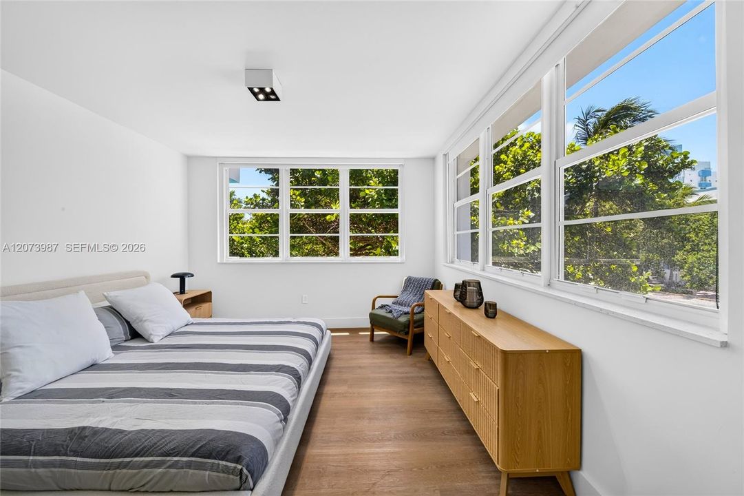 For Sale: $890,000 (1 beds, 1 baths, 640 Square Feet)