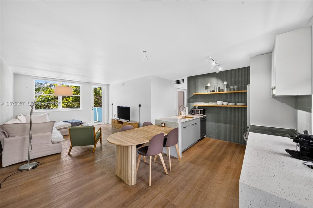 For Sale: $890,000 (1 beds, 1 baths, 640 Square Feet)