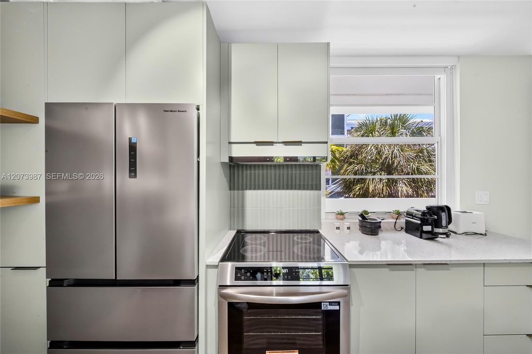 For Sale: $890,000 (1 beds, 1 baths, 640 Square Feet)