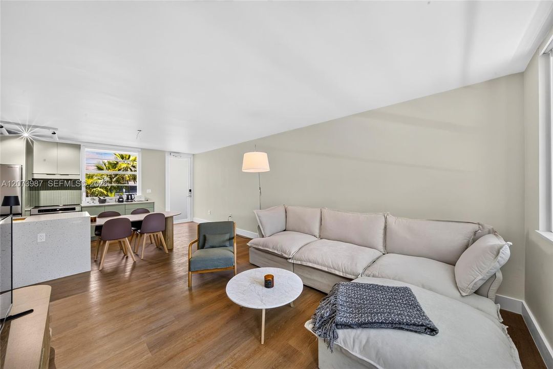 For Sale: $890,000 (1 beds, 1 baths, 640 Square Feet)