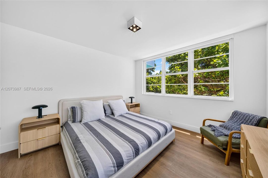 For Sale: $890,000 (1 beds, 1 baths, 640 Square Feet)