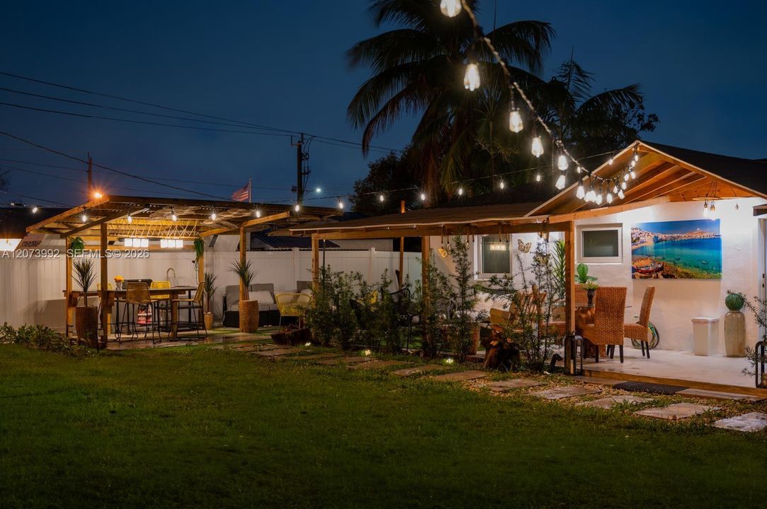 For Rent: $3,700 (3 beds, 1 baths, 912 Square Feet)