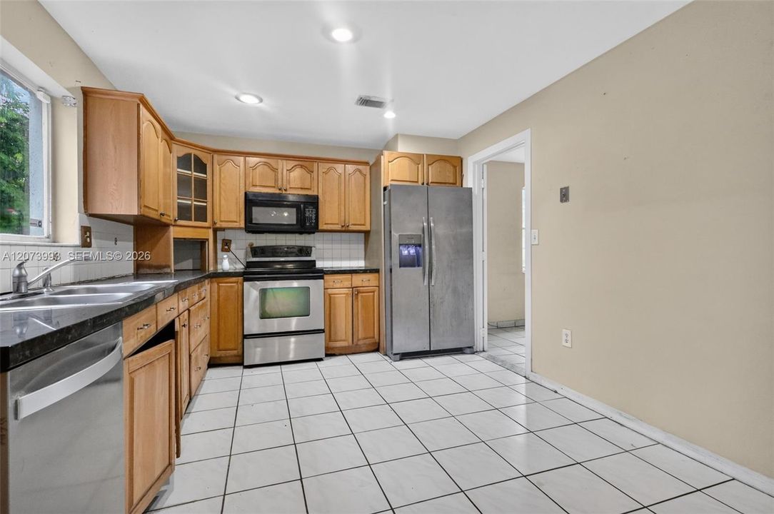 For Sale: $399,900 (3 beds, 2 baths, 1449 Square Feet)