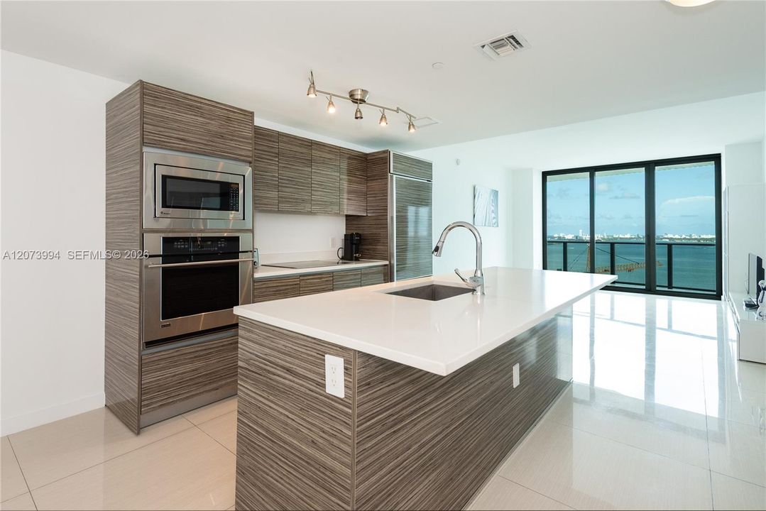 For Rent: $4,200 (1 beds, 1 baths, 854 Square Feet)