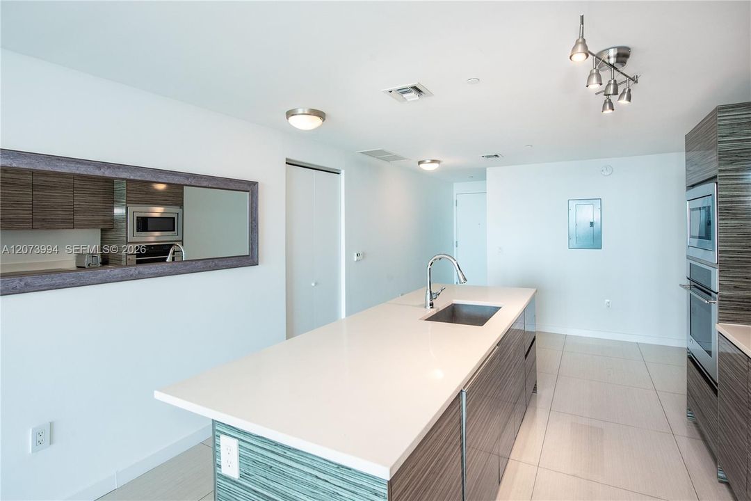 For Rent: $4,200 (1 beds, 1 baths, 854 Square Feet)