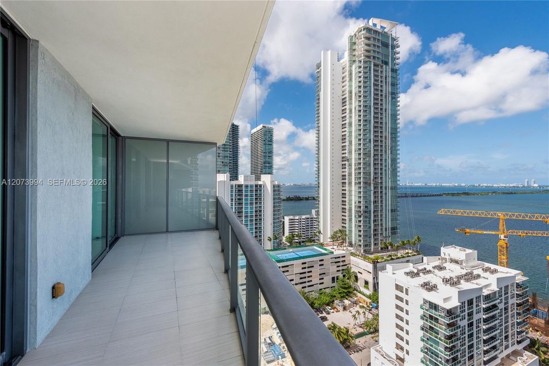 For Rent: $4,200 (1 beds, 1 baths, 854 Square Feet)