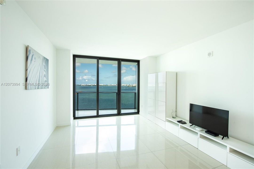 For Rent: $4,200 (1 beds, 1 baths, 854 Square Feet)