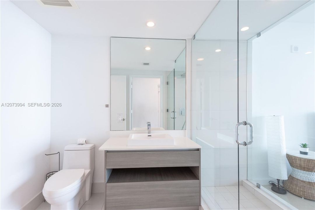For Rent: $4,200 (1 beds, 1 baths, 854 Square Feet)
