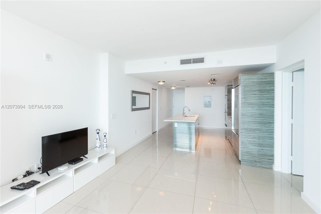 For Rent: $4,200 (1 beds, 1 baths, 854 Square Feet)
