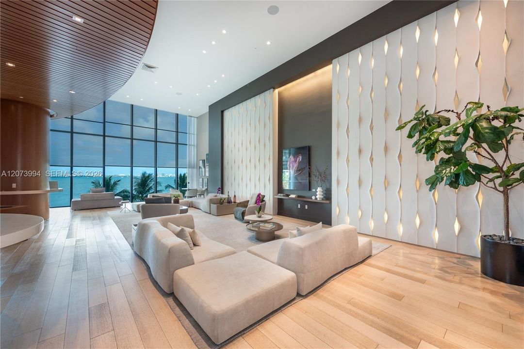 For Rent: $4,200 (1 beds, 1 baths, 854 Square Feet)
