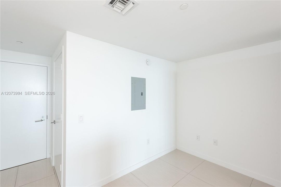 For Rent: $4,200 (1 beds, 1 baths, 854 Square Feet)