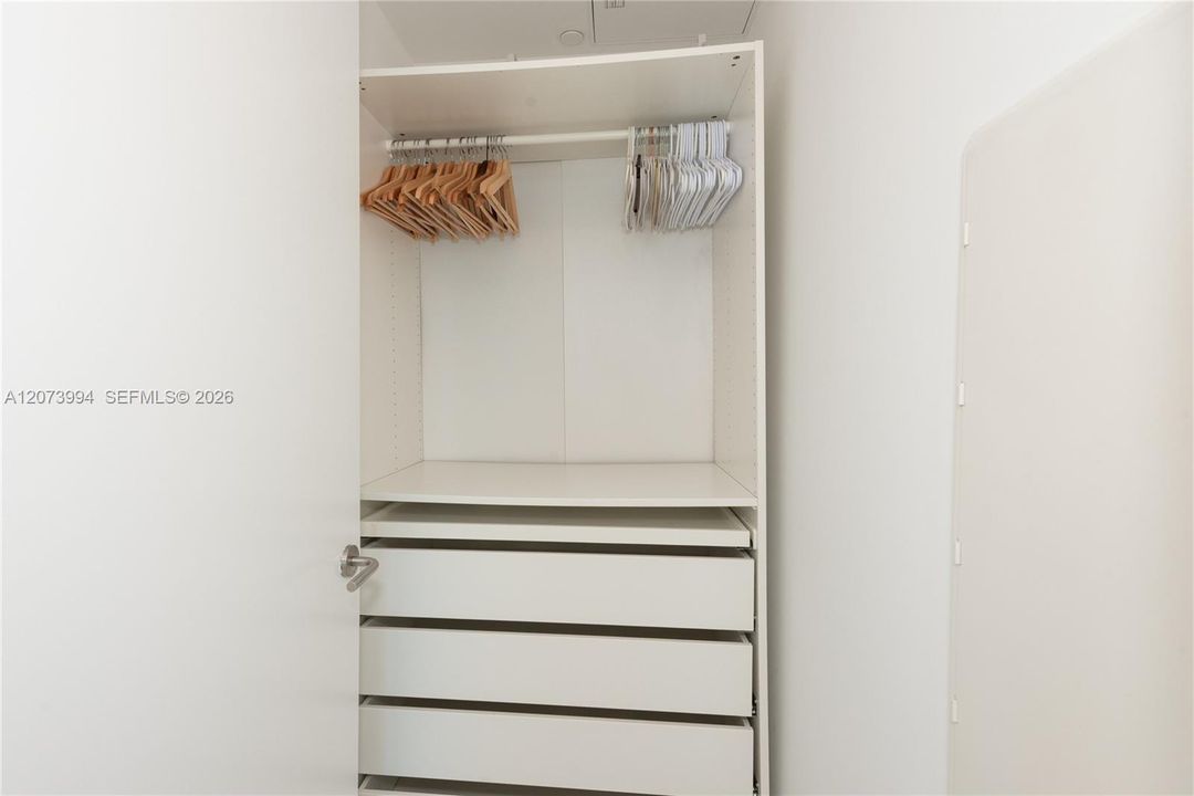 For Rent: $4,200 (1 beds, 1 baths, 854 Square Feet)