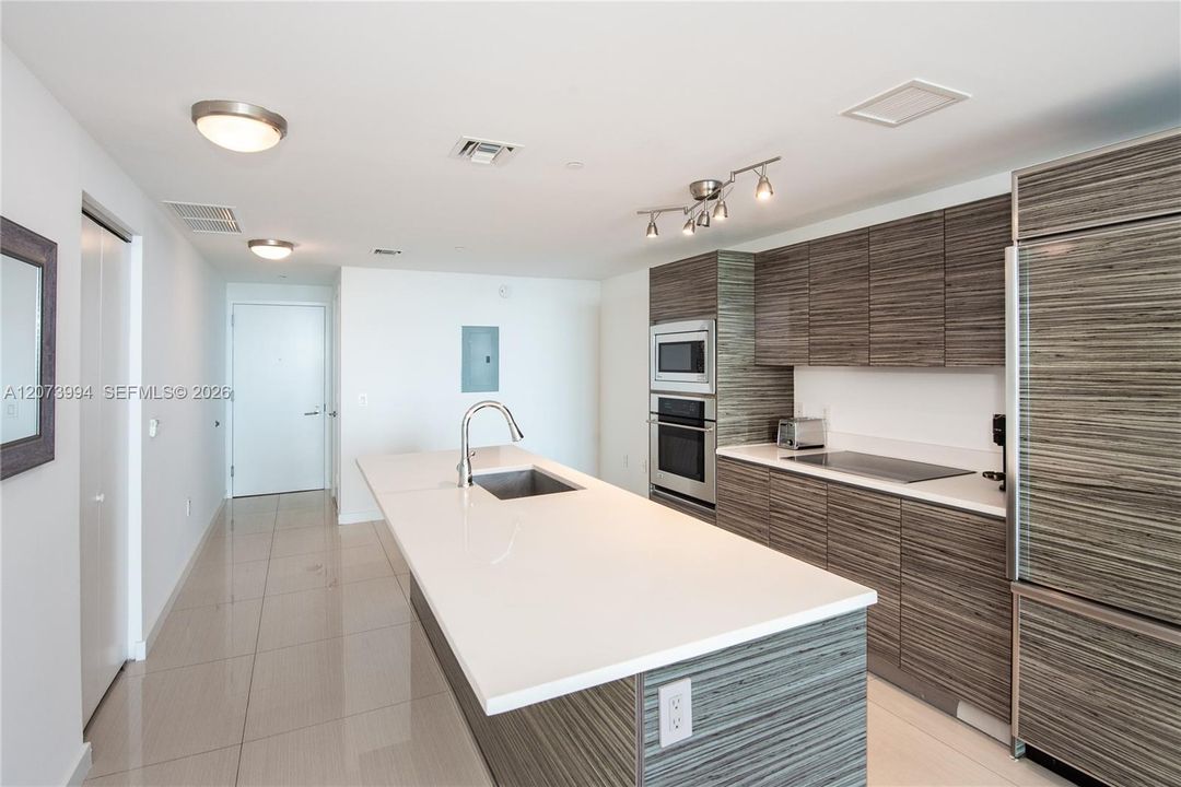 For Rent: $4,200 (1 beds, 1 baths, 854 Square Feet)