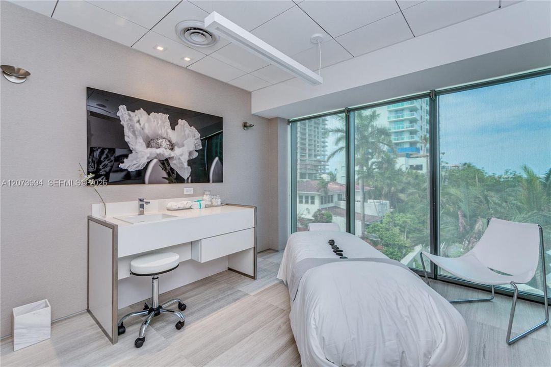 For Rent: $4,200 (1 beds, 1 baths, 854 Square Feet)