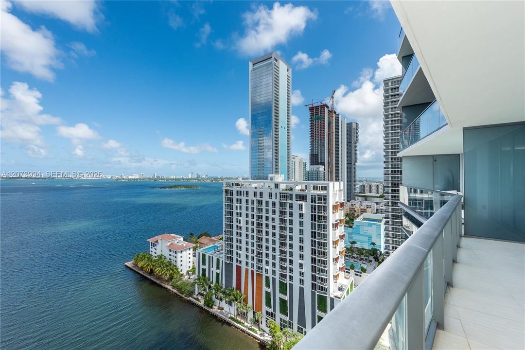 For Rent: $4,200 (1 beds, 1 baths, 854 Square Feet)