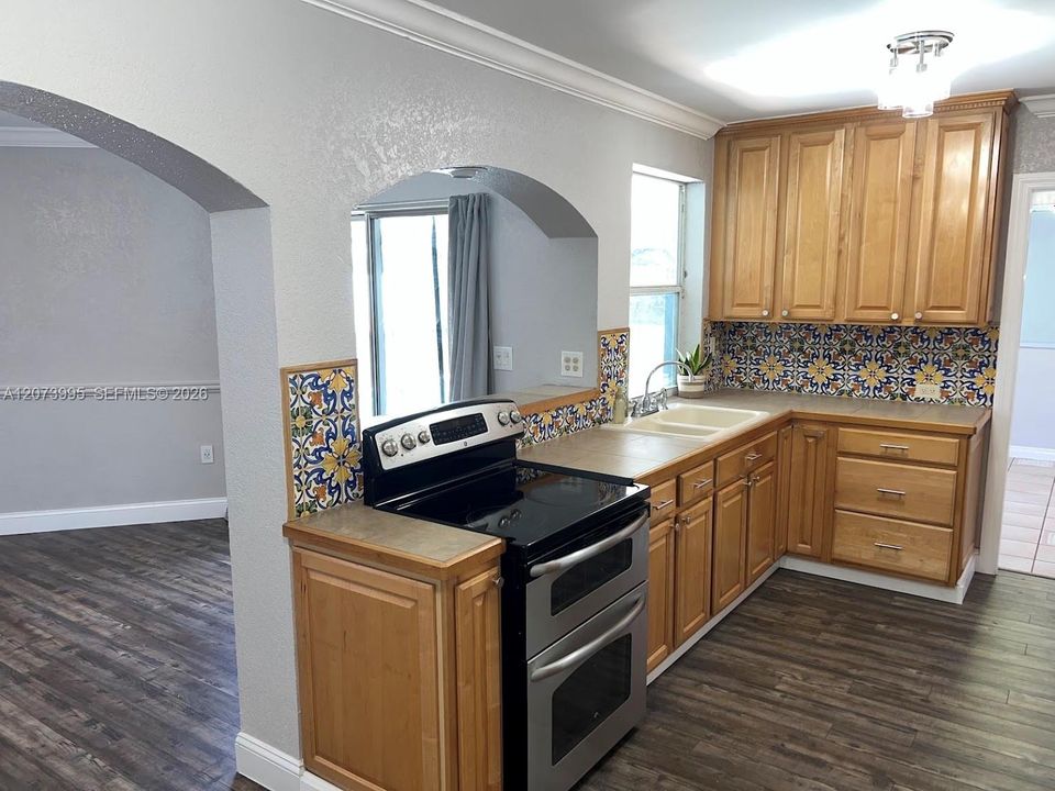 For Sale: $580,000 (3 beds, 2 baths, 1502 Square Feet)