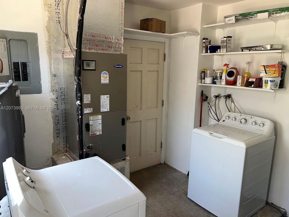 Garage/Laundry