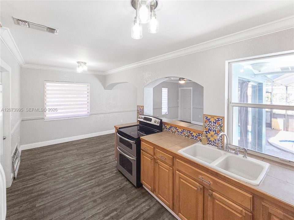 For Sale: $580,000 (3 beds, 2 baths, 1502 Square Feet)