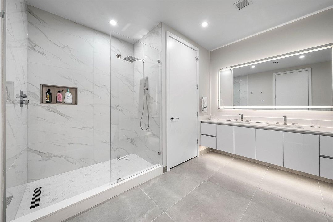 025-220LakeShoreDrive-1107-LakePark-FL-3