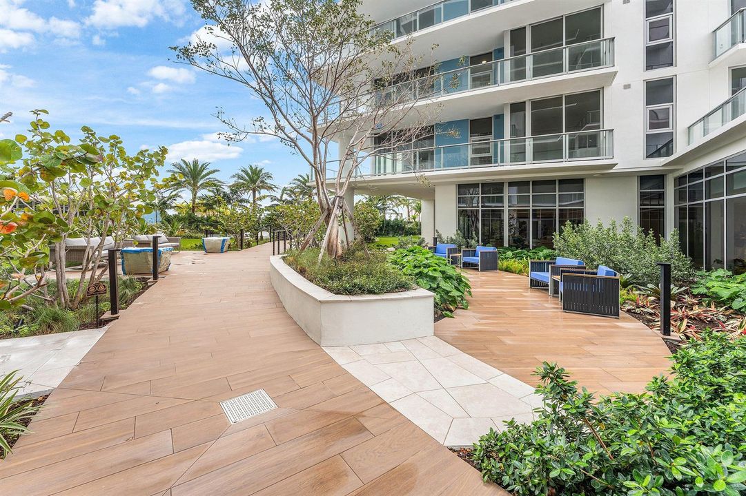 060-220LakeShoreDrive-1107-LakePark-FL-3