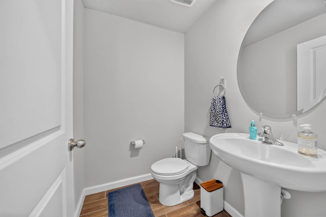 halfbath1.jpg-FULL