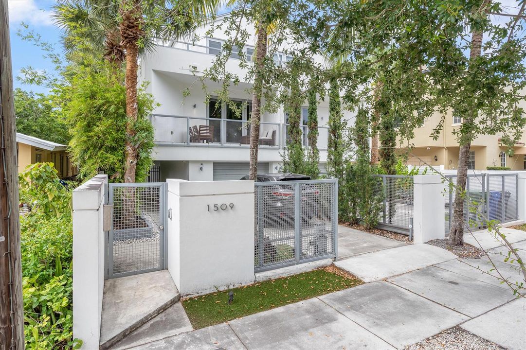02-1509 NE 4th Place Ft. Lauderdale FL-1