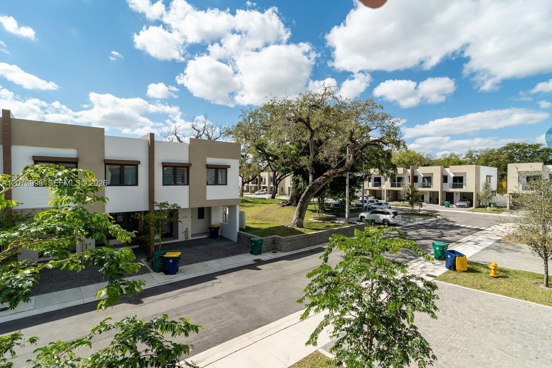 For Sale: $599,000 (3 beds, 2 baths, 1582 Square Feet)