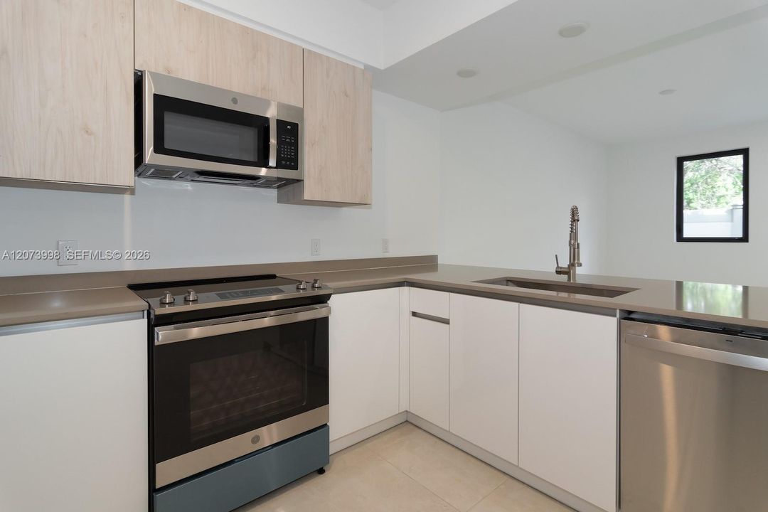For Sale: $599,000 (3 beds, 2 baths, 1582 Square Feet)