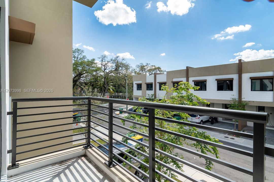 For Sale: $599,000 (3 beds, 2 baths, 1582 Square Feet)