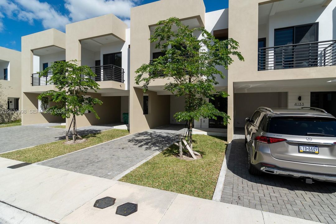 For Sale: $599,000 (3 beds, 2 baths, 1582 Square Feet)