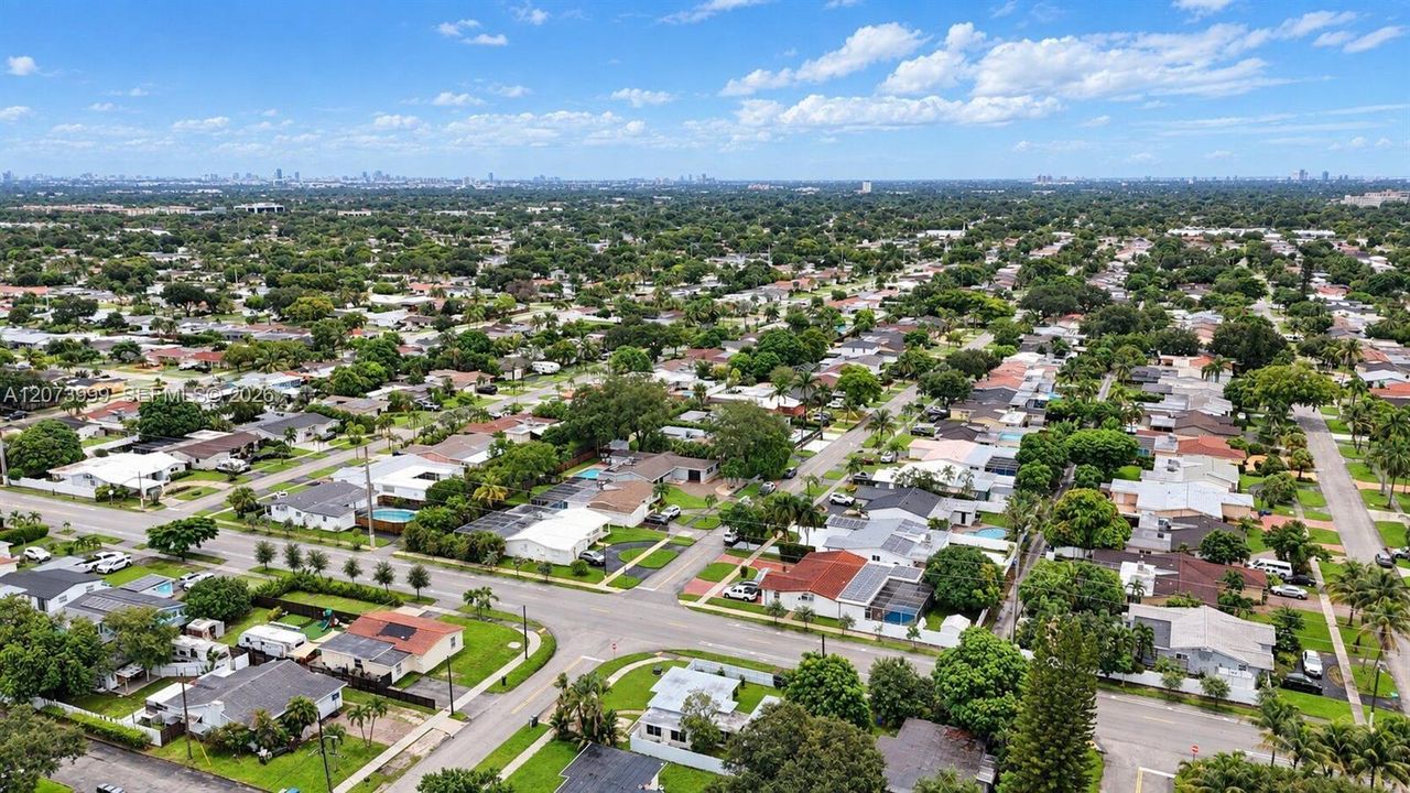 En Venta: $1,020,000 (4 camas, 3 baños, 2090 Pies cuadrados)